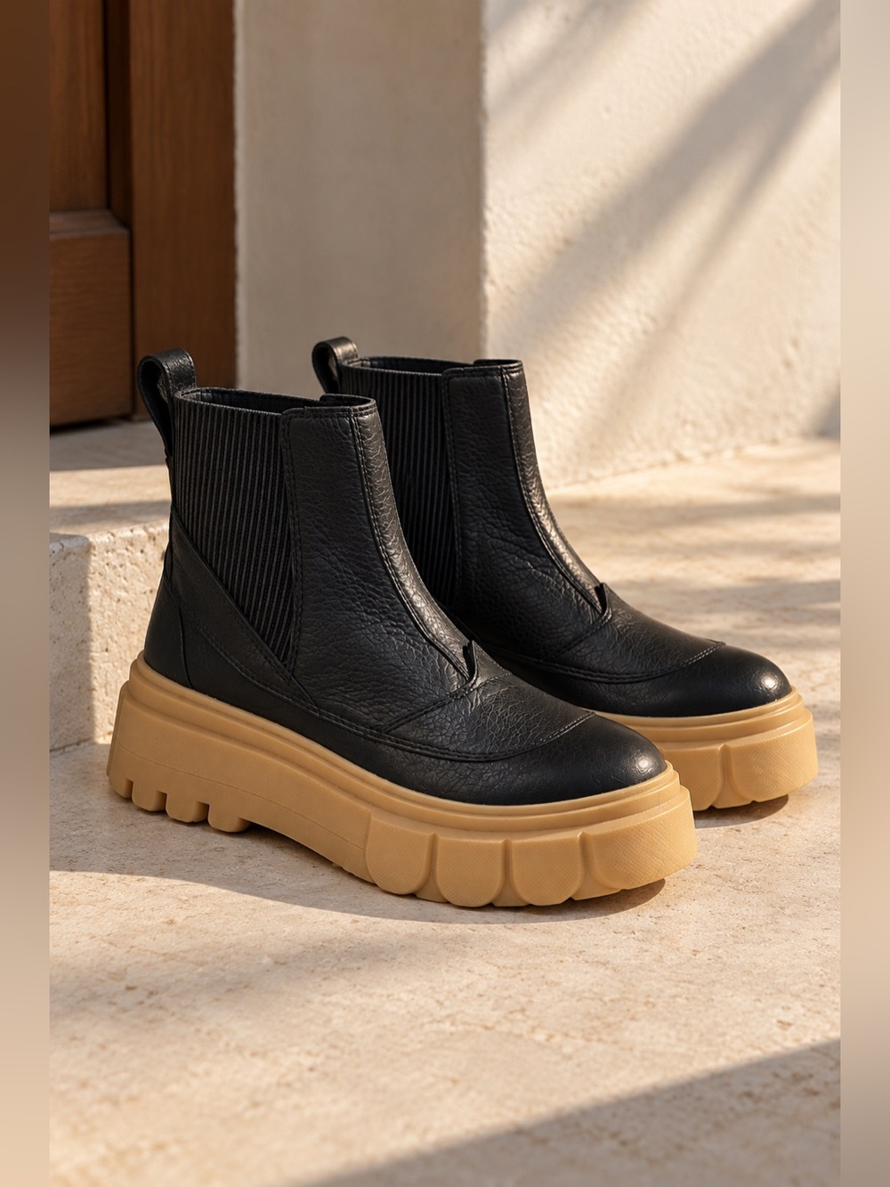 SOREL Caribou X Chelsea Boots 6.5 Black Gum Waterproof Leather NWT